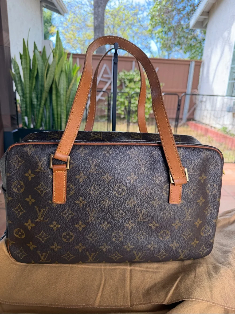 Louis Vuitton Monogram Canvas Brown & Tan Shoulder Bag - Picture 2 of 10